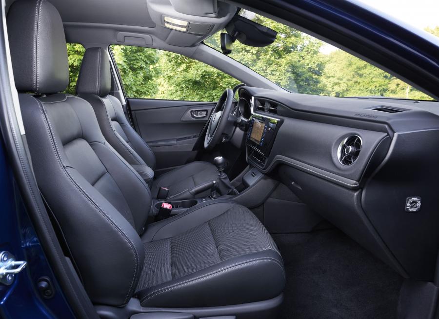  Toyota Auris Tourer Sports 2015 года  (фото 22 из 30)